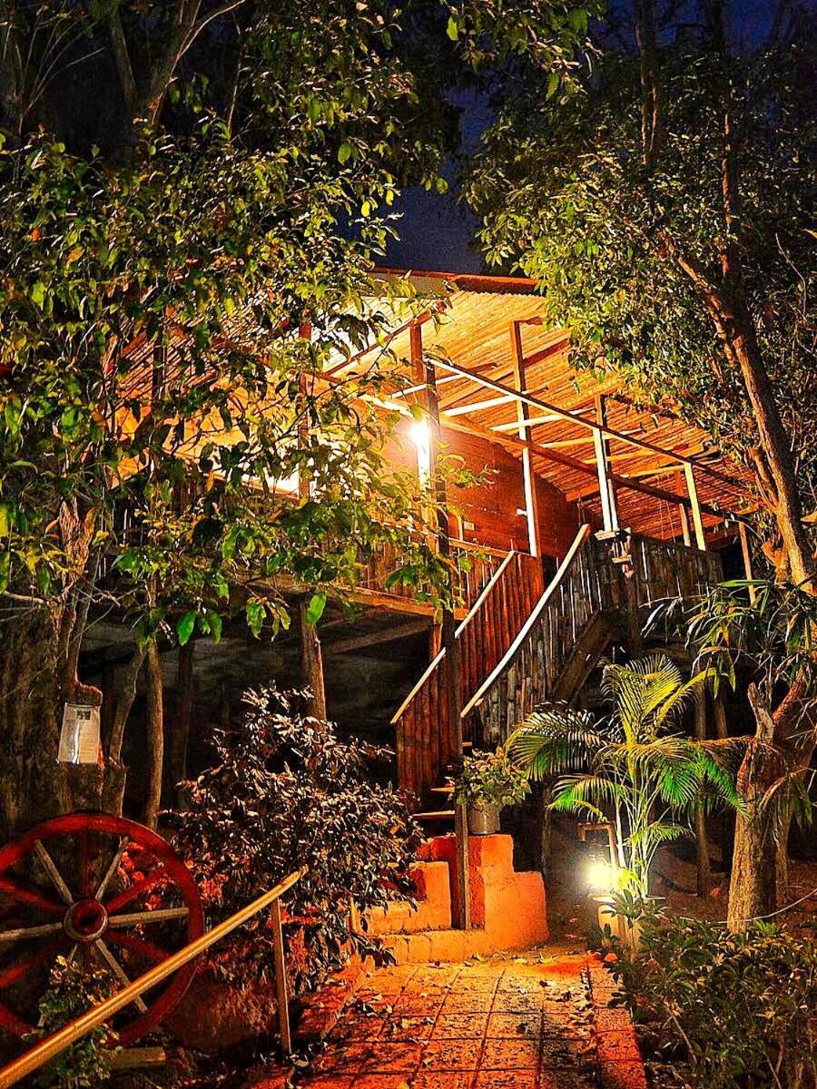 Amrutes' Nisarga Sahavas Villa Dāpoli Rom bilde